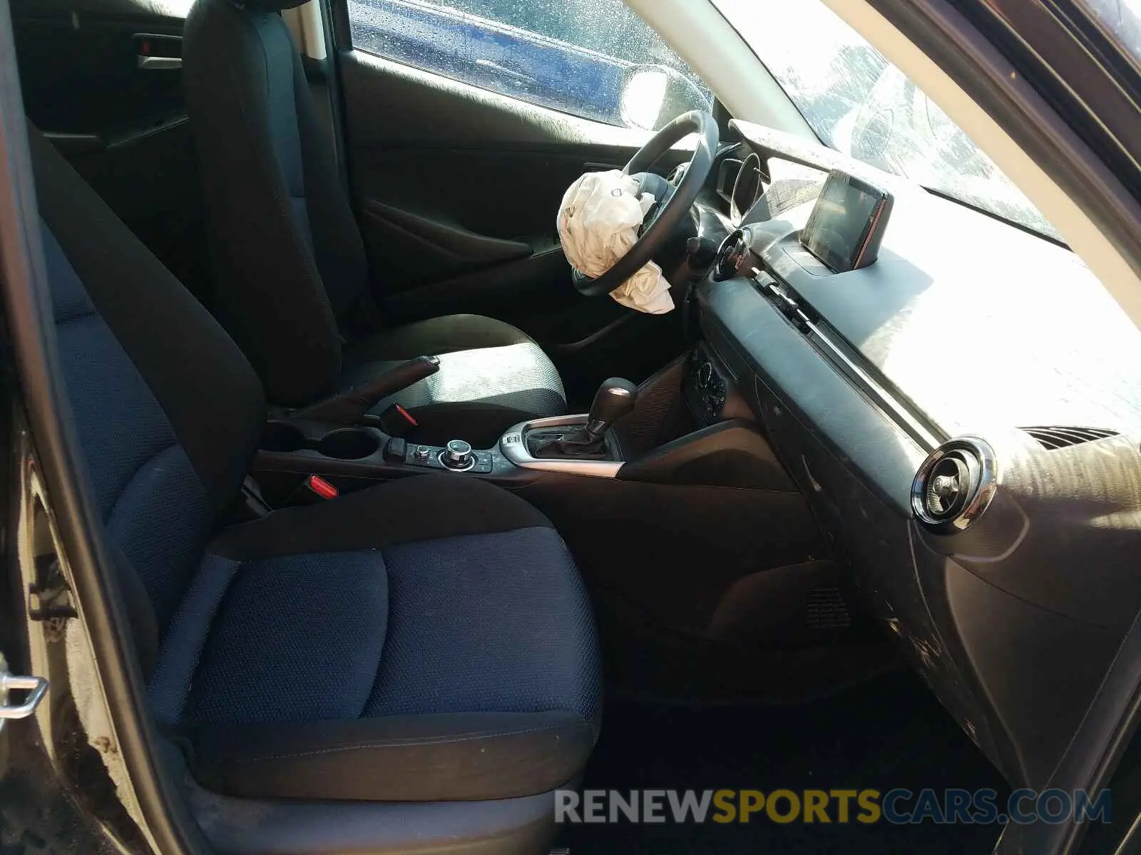 5 fotografías del automóvil dañado 3MYDLBYV6KY527572 TOYOTA YARIS 2019