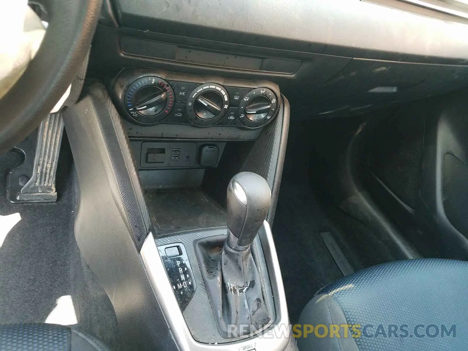 9 fotografías del automóvil dañado 3MYDLBYV6KY527572 TOYOTA YARIS 2019