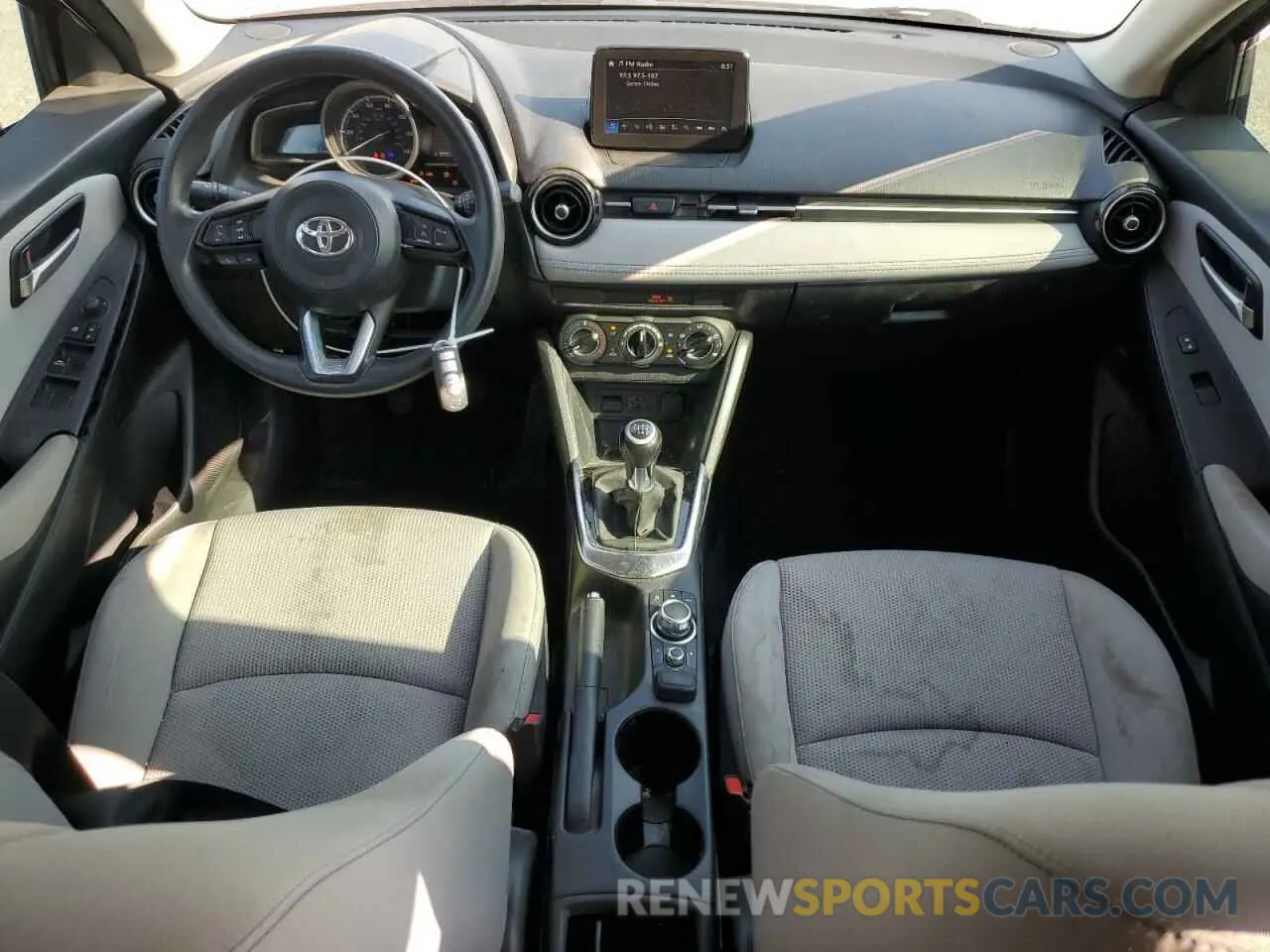 8 fotografías del automóvil dañado 3MYDLBYV7KY503877 TOYOTA YARIS 2019