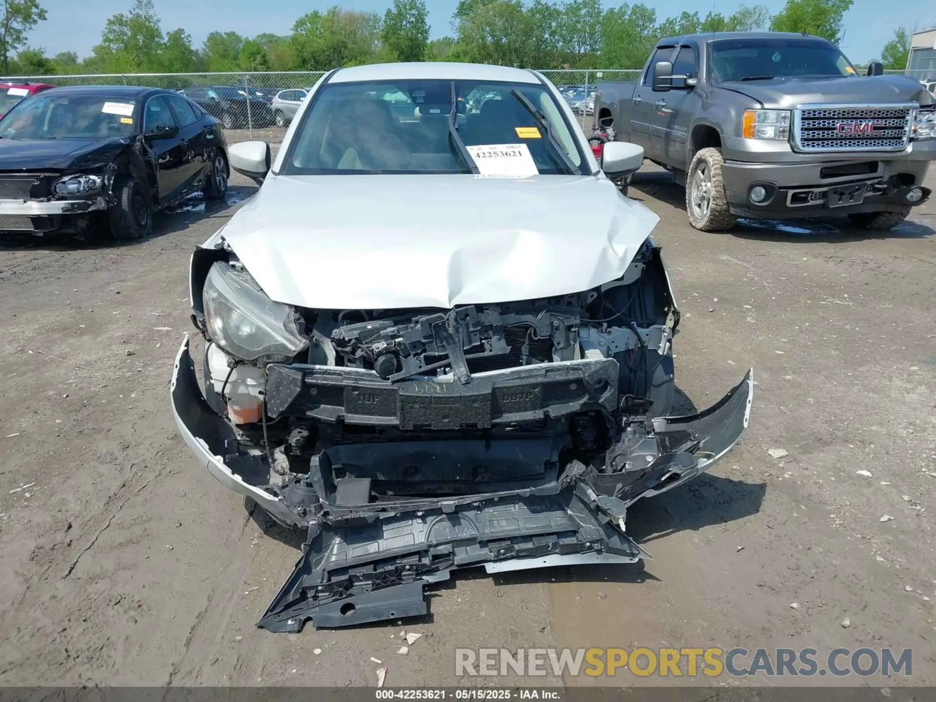 12 fotografías del automóvil dañado 3MYDLBYV7KY506813 TOYOTA YARIS 2019