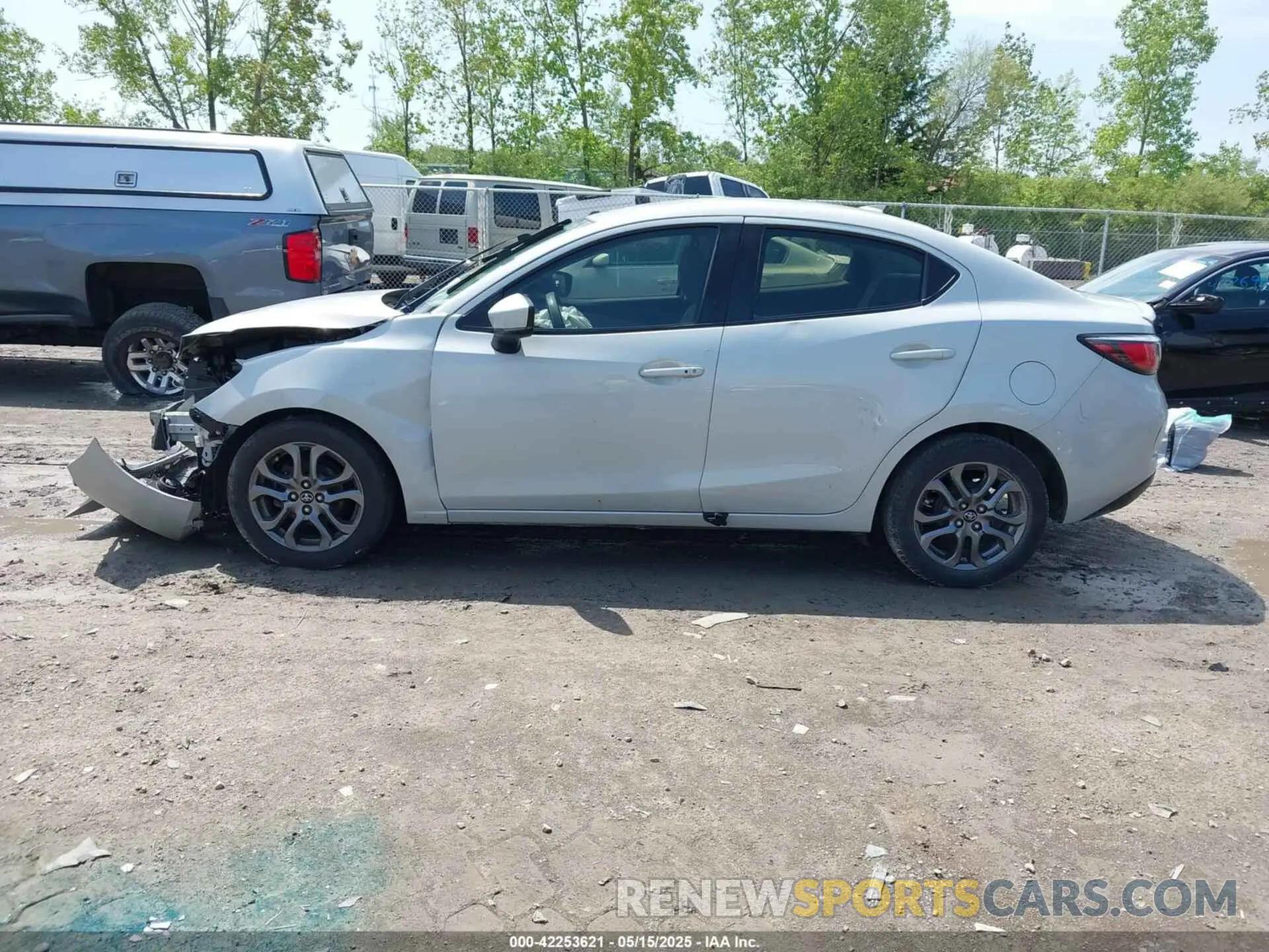 14 fotografías del automóvil dañado 3MYDLBYV7KY506813 TOYOTA YARIS 2019