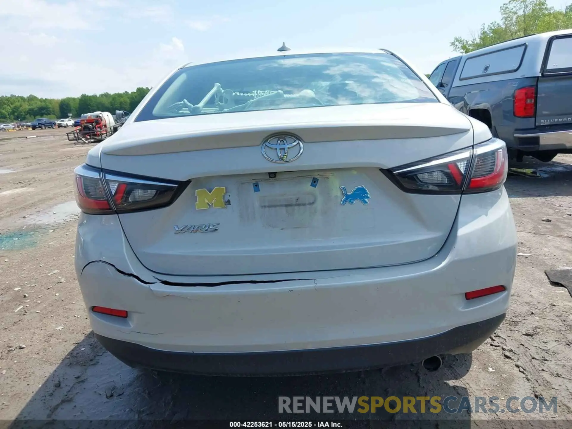 16 fotografías del automóvil dañado 3MYDLBYV7KY506813 TOYOTA YARIS 2019