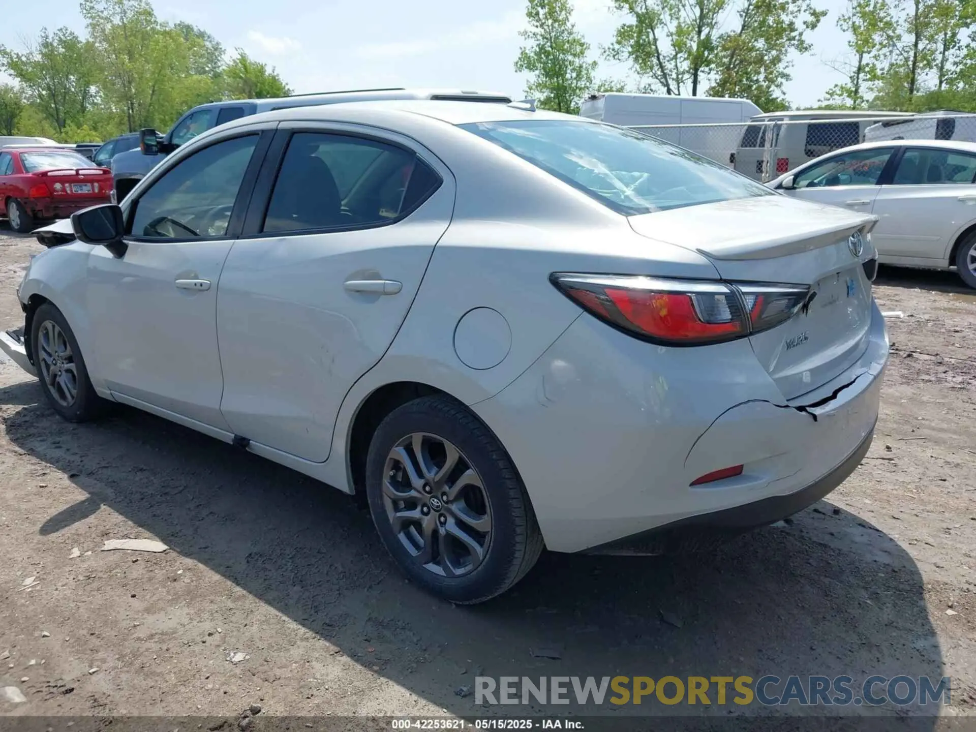 3 fotografías del automóvil dañado 3MYDLBYV7KY506813 TOYOTA YARIS 2019