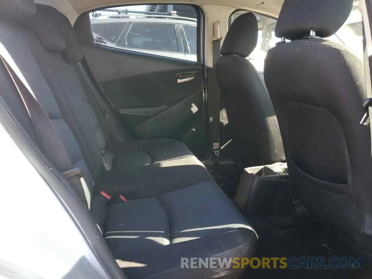 10 fotografías del automóvil dañado 3MYDLBYV7KY508173 TOYOTA YARIS 2019