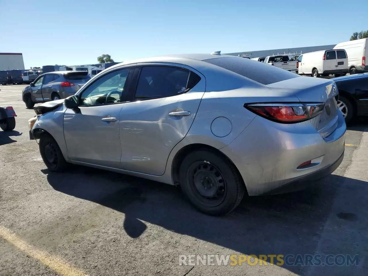 2 fotografías del automóvil dañado 3MYDLBYV7KY508173 TOYOTA YARIS 2019
