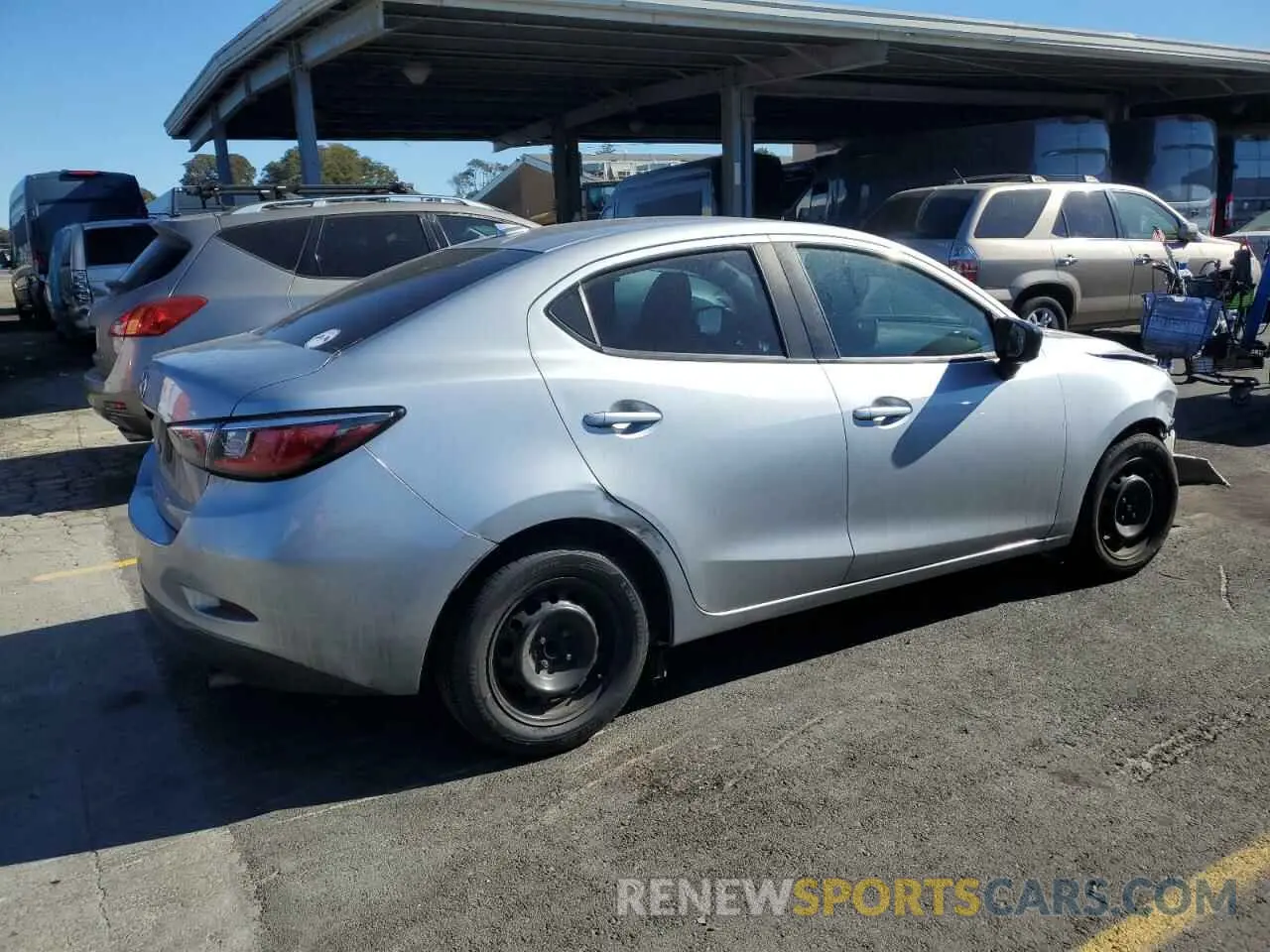 3 fotografías del automóvil dañado 3MYDLBYV7KY508173 TOYOTA YARIS 2019