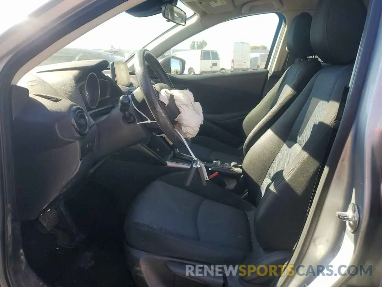 7 fotografías del automóvil dañado 3MYDLBYV7KY508173 TOYOTA YARIS 2019