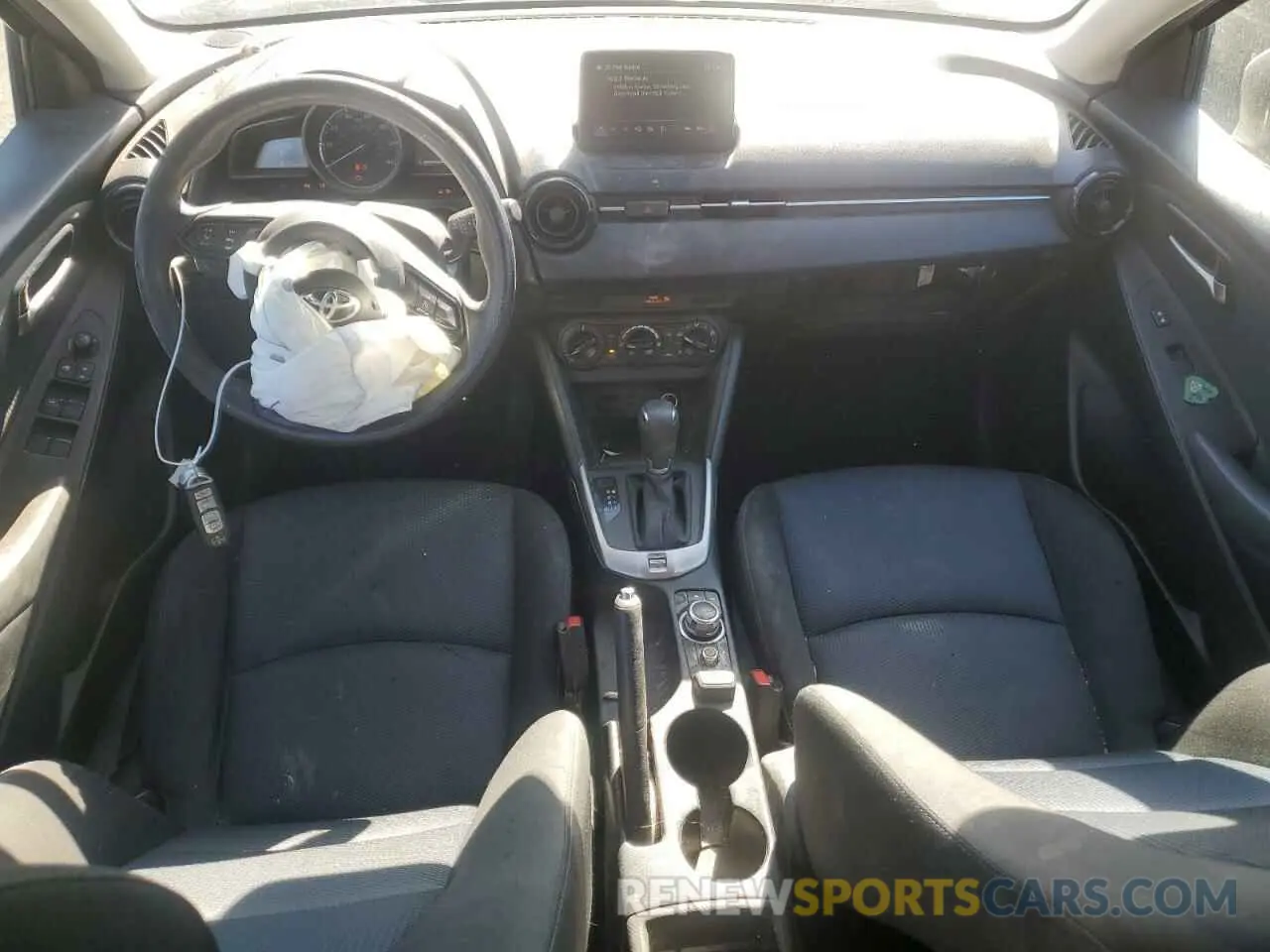 8 fotografías del automóvil dañado 3MYDLBYV7KY508173 TOYOTA YARIS 2019