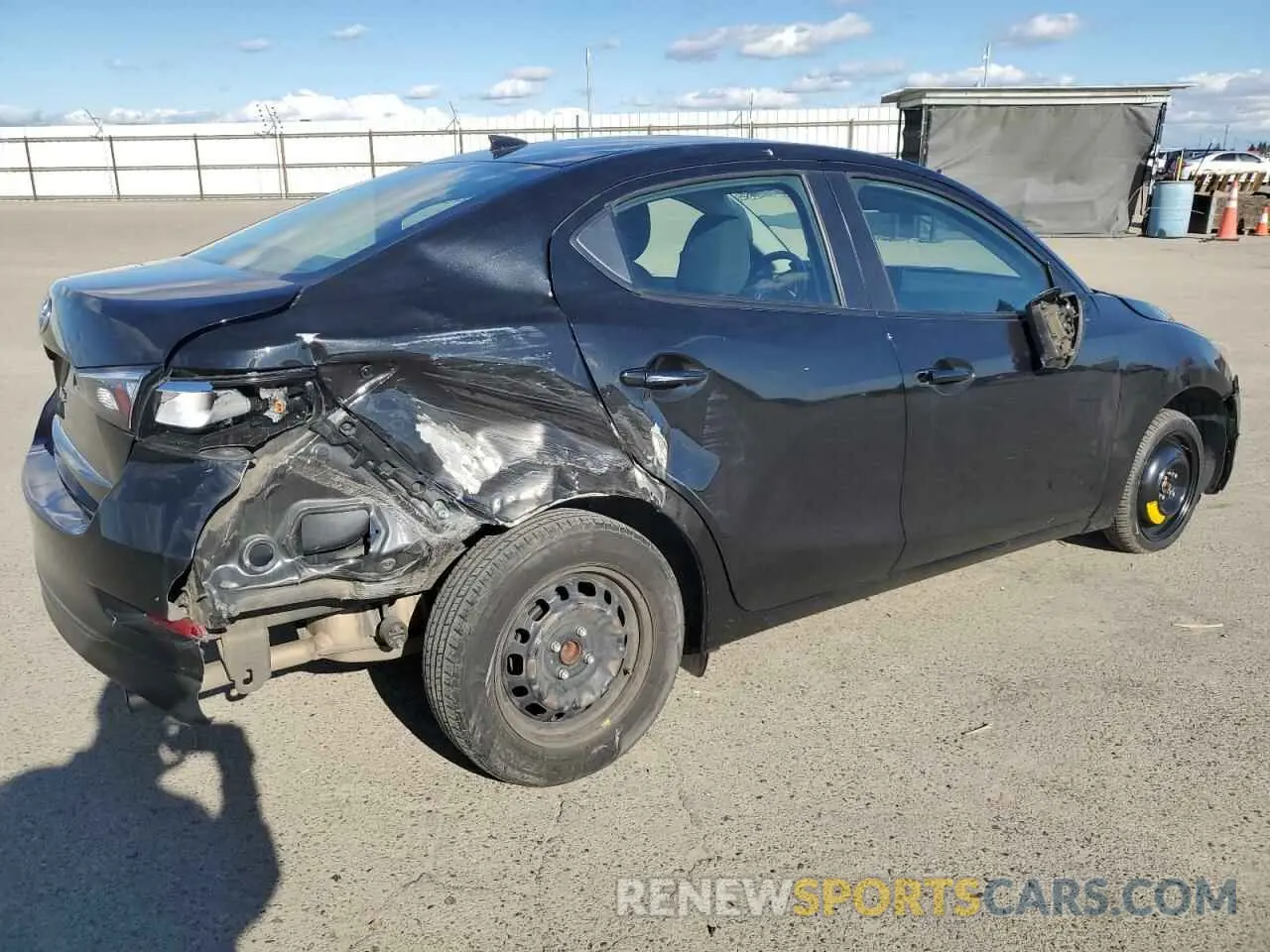 3 fotografías del automóvil dañado 3MYDLBYV7KY513034 TOYOTA YARIS 2019