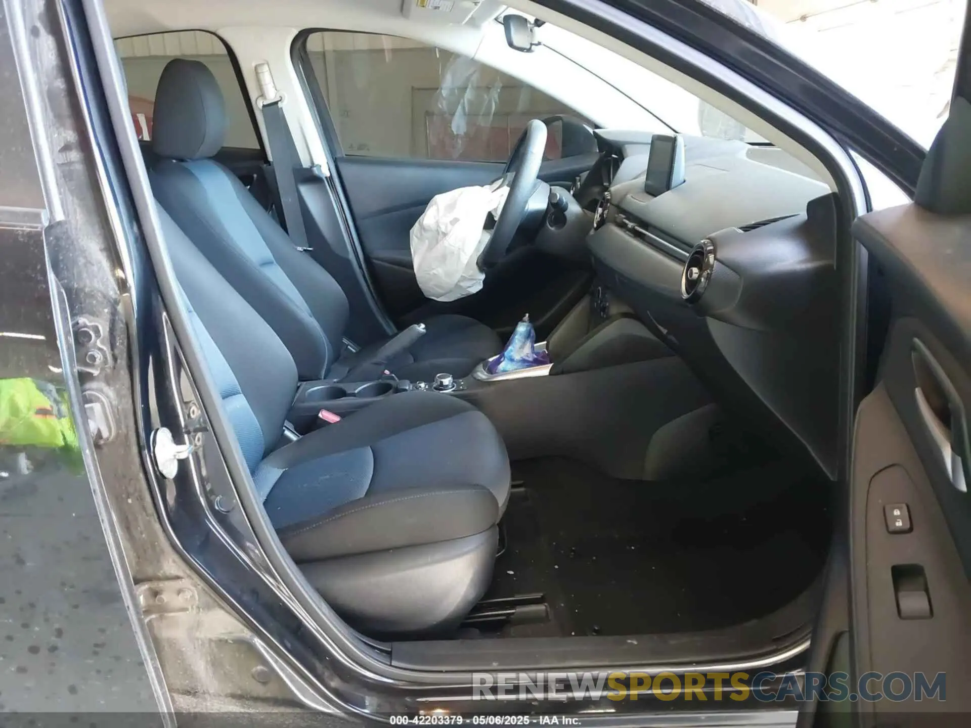 5 fotografías del automóvil dañado 3MYDLBYV7KY521585 TOYOTA YARIS 2019