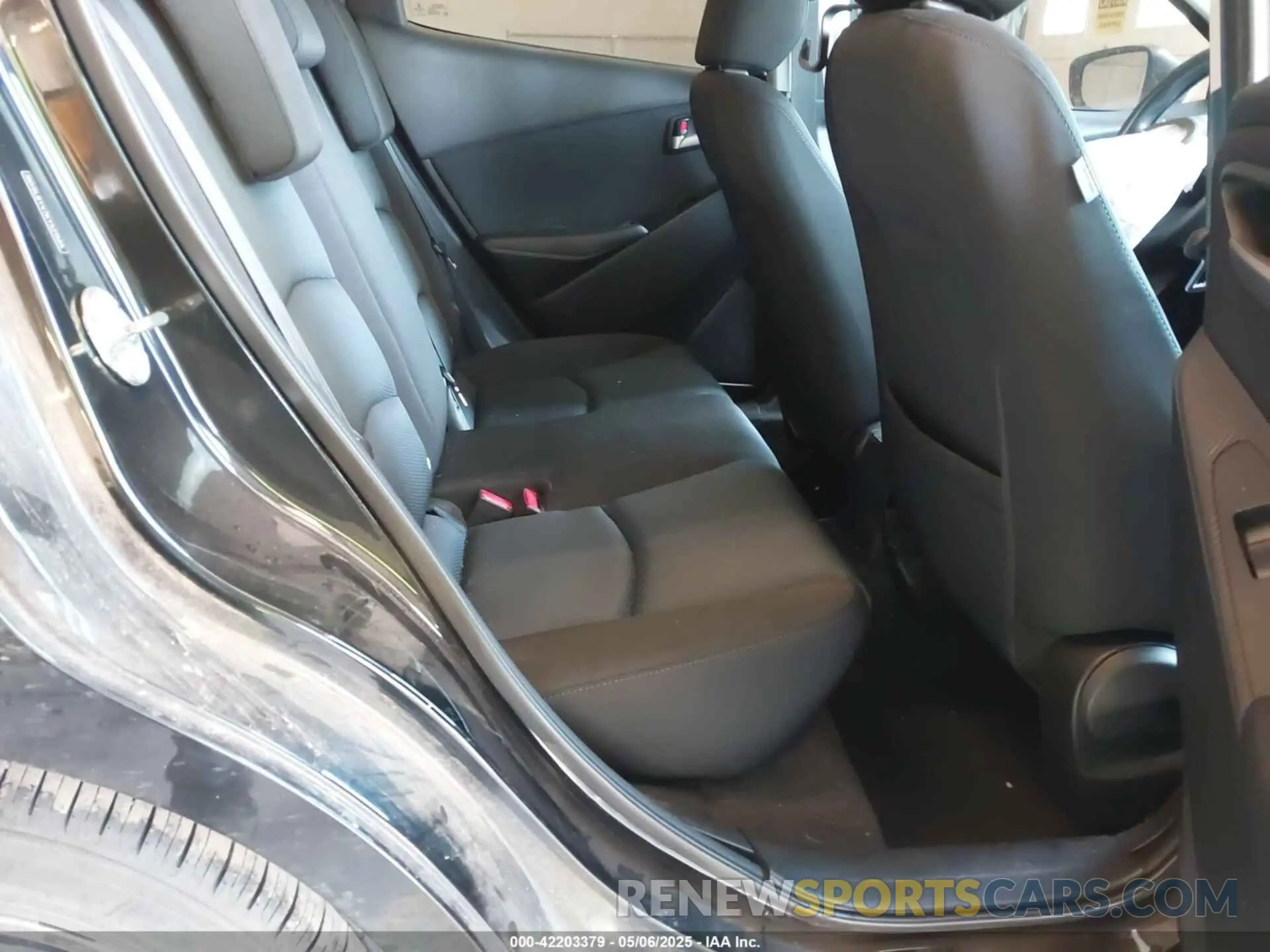 8 fotografías del automóvil dañado 3MYDLBYV7KY521585 TOYOTA YARIS 2019