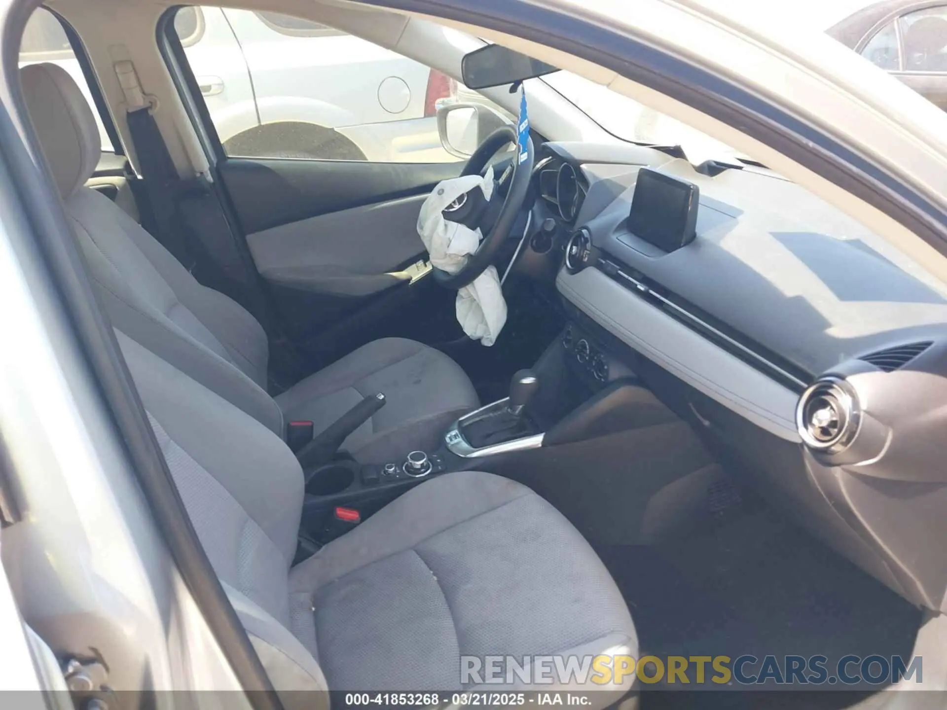 5 fotografías del automóvil dañado 3MYDLBYV7KY523918 TOYOTA YARIS 2019