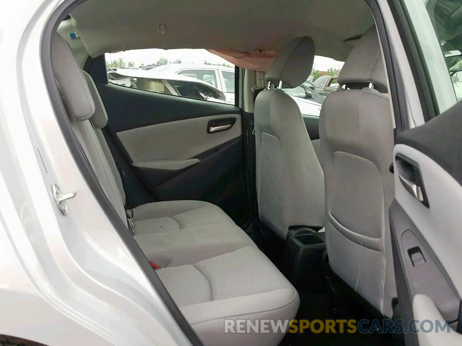 5 fotografías del automóvil dañado 3MYDLBYV8KY510076 TOYOTA YARIS 2019