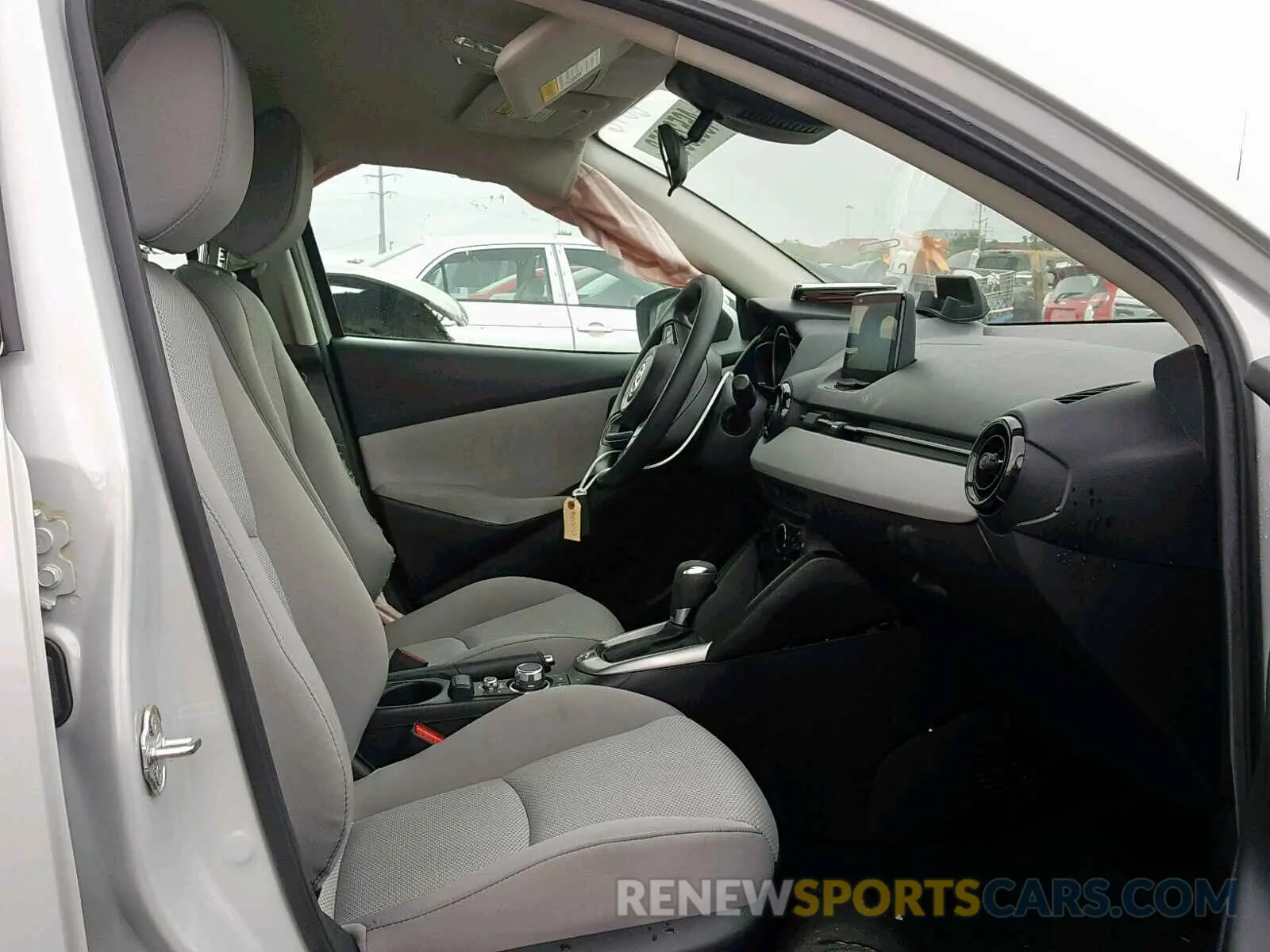 6 fotografías del automóvil dañado 3MYDLBYV8KY510076 TOYOTA YARIS 2019