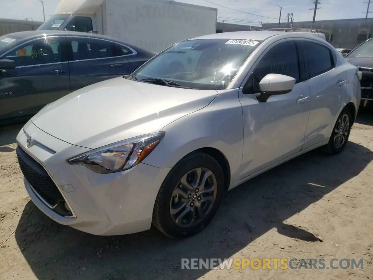 2 fotografías del automóvil dañado 3MYDLBYV8KY515178 TOYOTA YARIS 2019