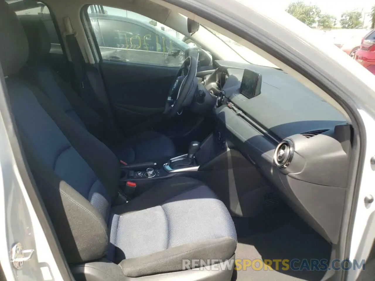 5 fotografías del automóvil dañado 3MYDLBYV8KY515178 TOYOTA YARIS 2019