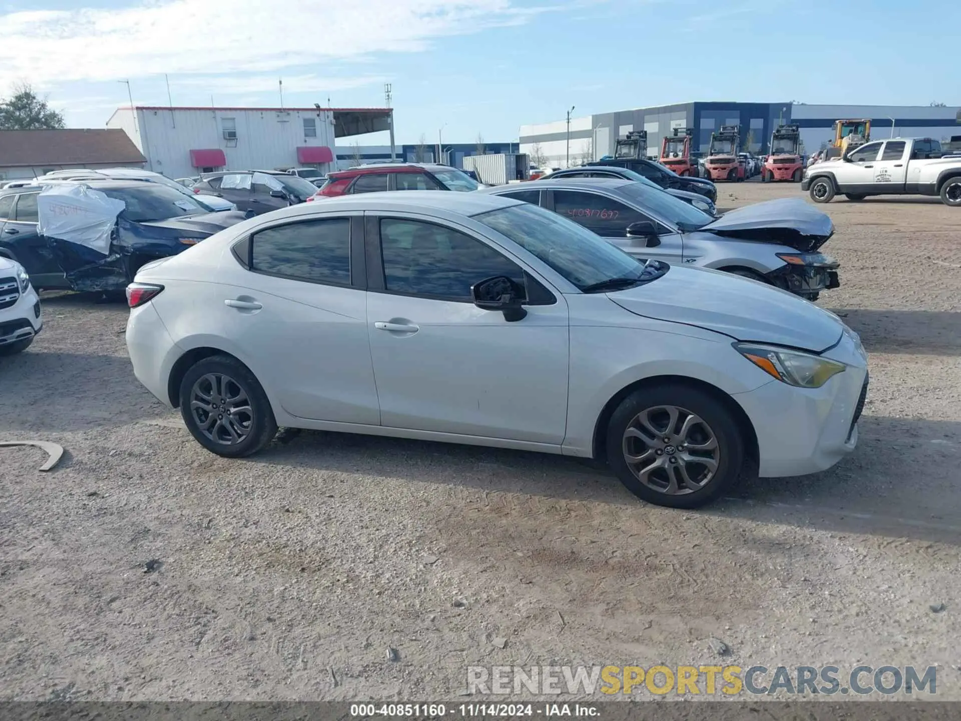 13 fotografías del automóvil dañado 3MYDLBYV8KY515746 TOYOTA YARIS 2019