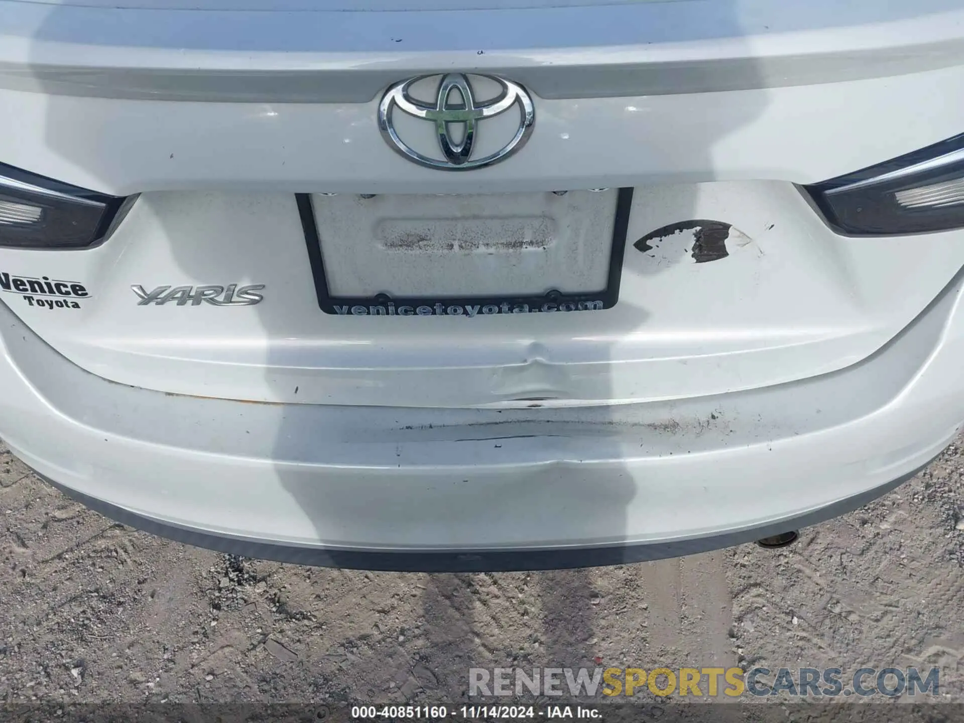 17 fotografías del automóvil dañado 3MYDLBYV8KY515746 TOYOTA YARIS 2019