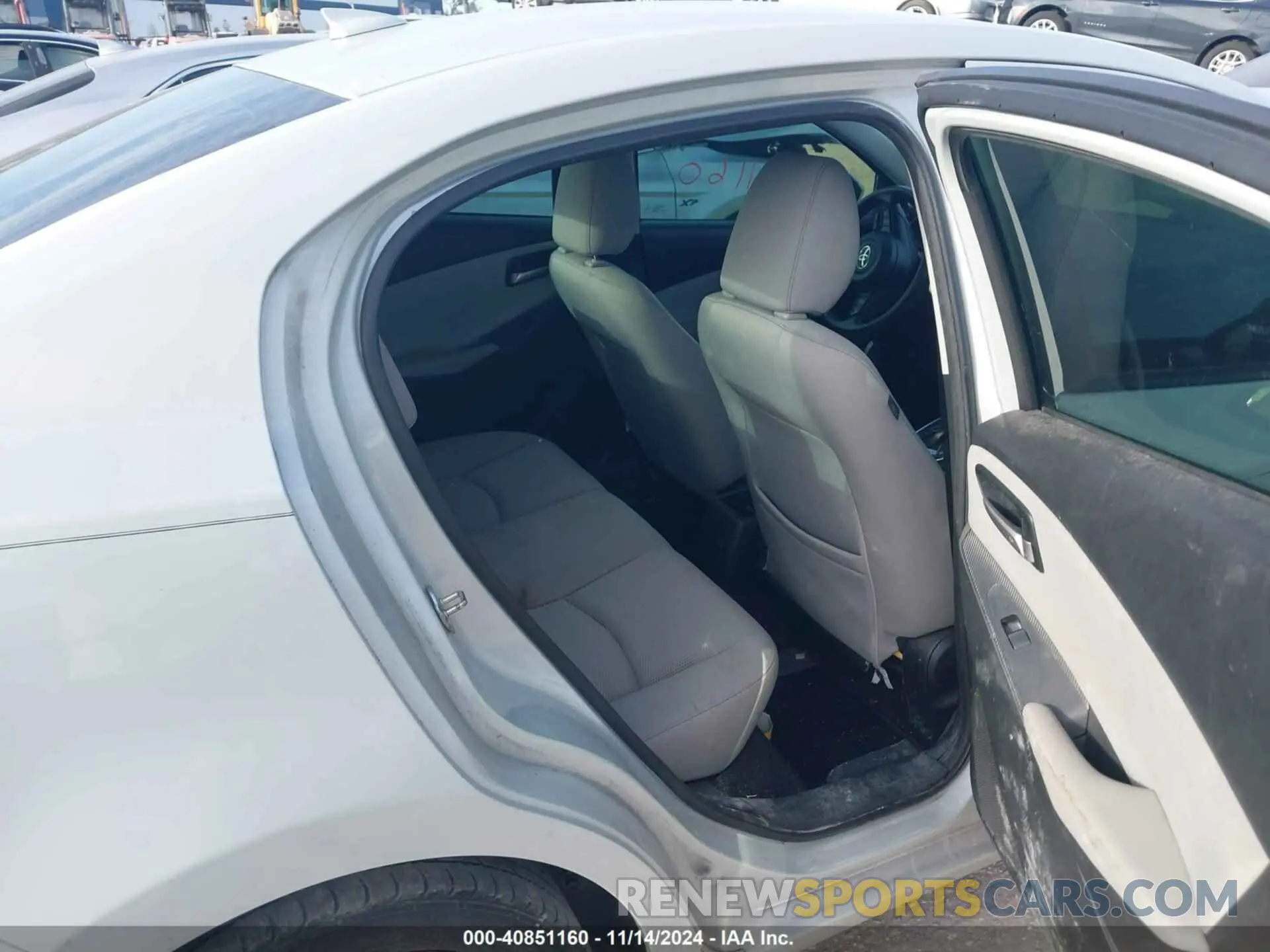 8 fotografías del automóvil dañado 3MYDLBYV8KY515746 TOYOTA YARIS 2019