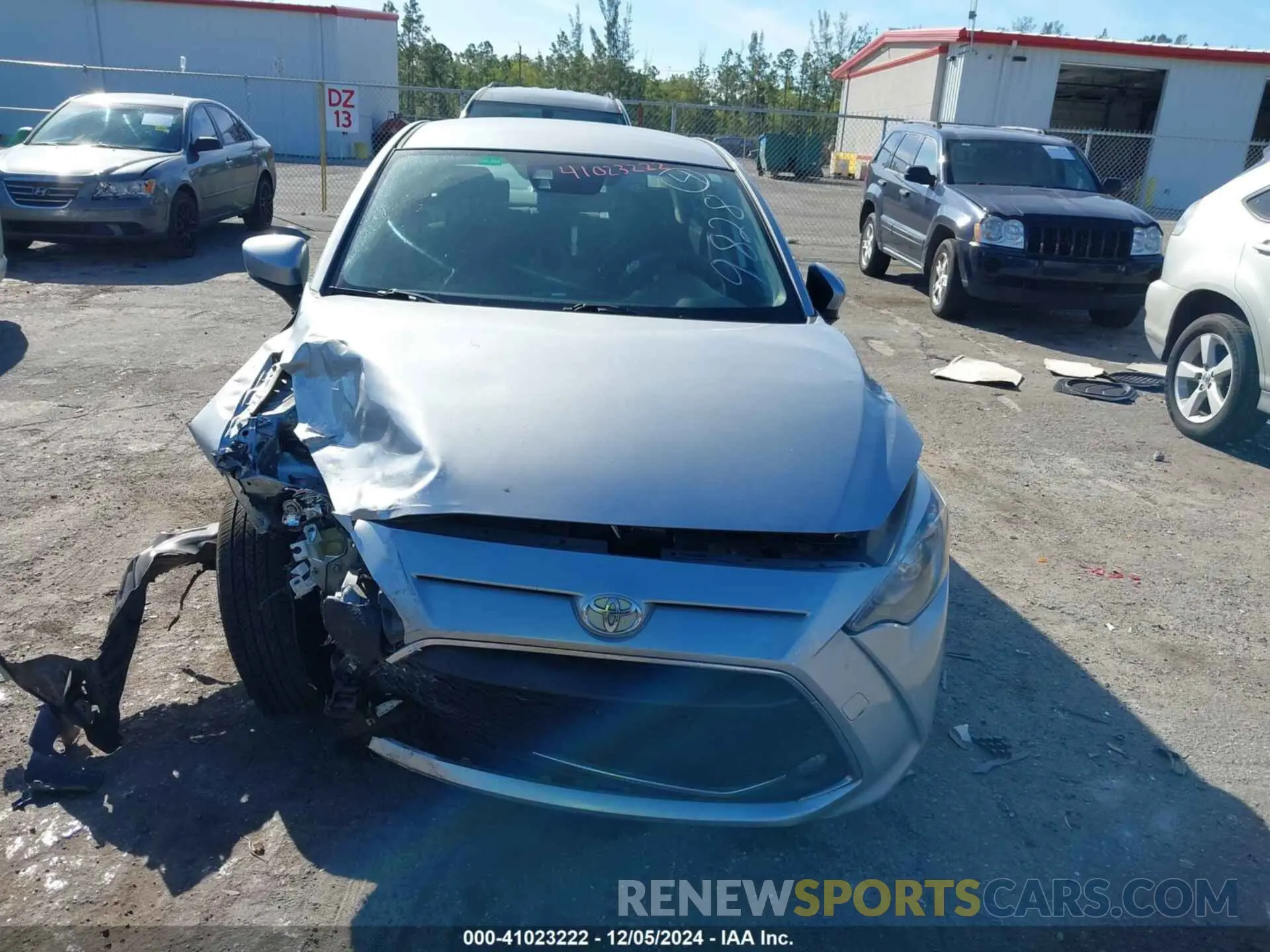 12 fotografías del automóvil dañado 3MYDLBYV8KY519828 TOYOTA YARIS 2019