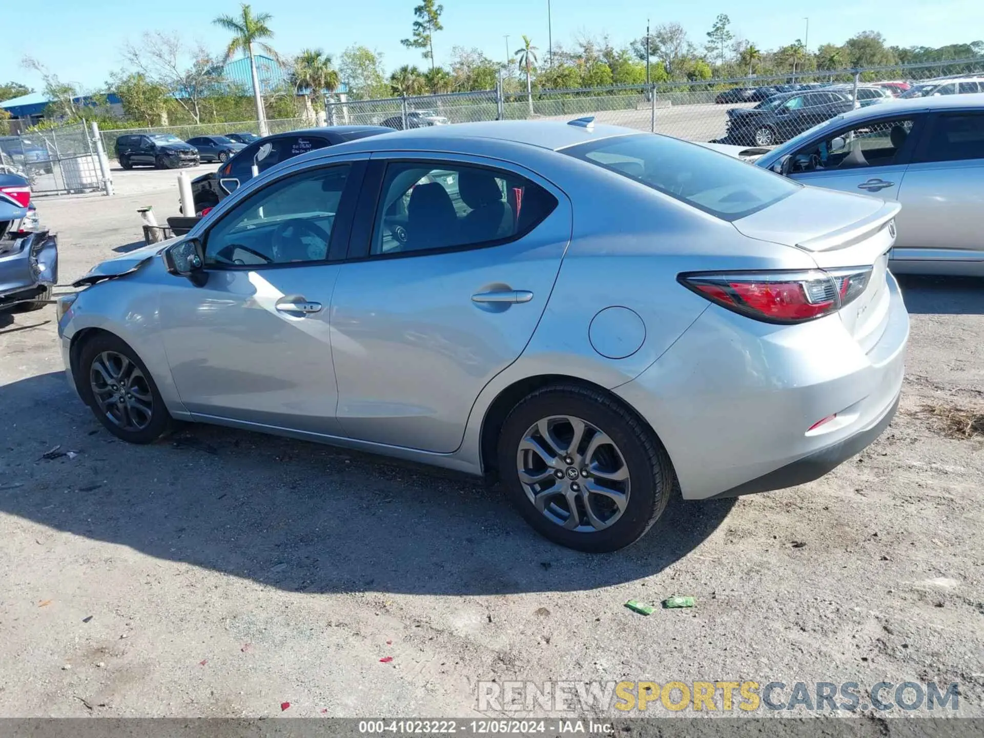 14 fotografías del automóvil dañado 3MYDLBYV8KY519828 TOYOTA YARIS 2019