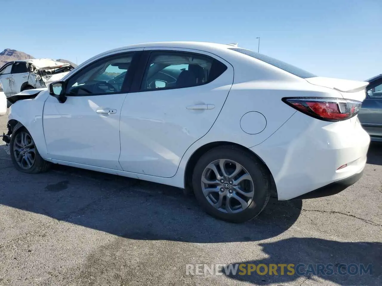2 fotografías del automóvil dañado 3MYDLBYV8KY526794 TOYOTA YARIS 2019
