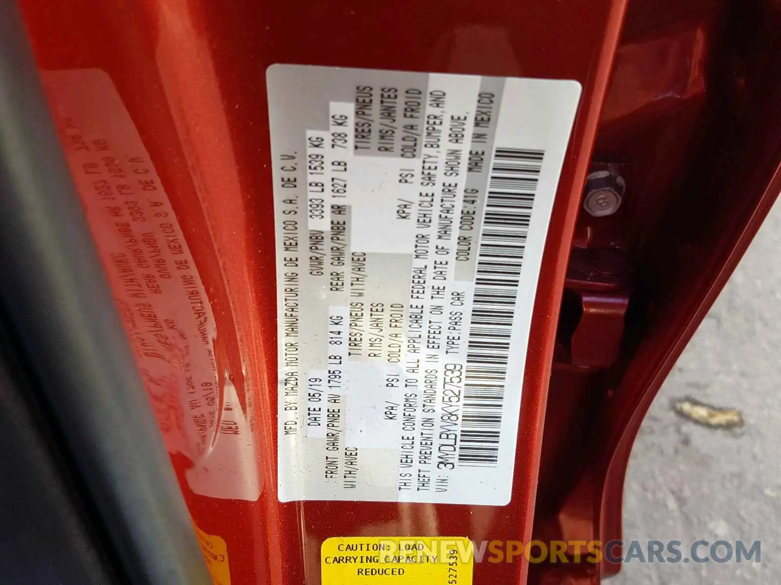 10 fotografías del automóvil dañado 3MYDLBYV8KY527539 TOYOTA YARIS 2019