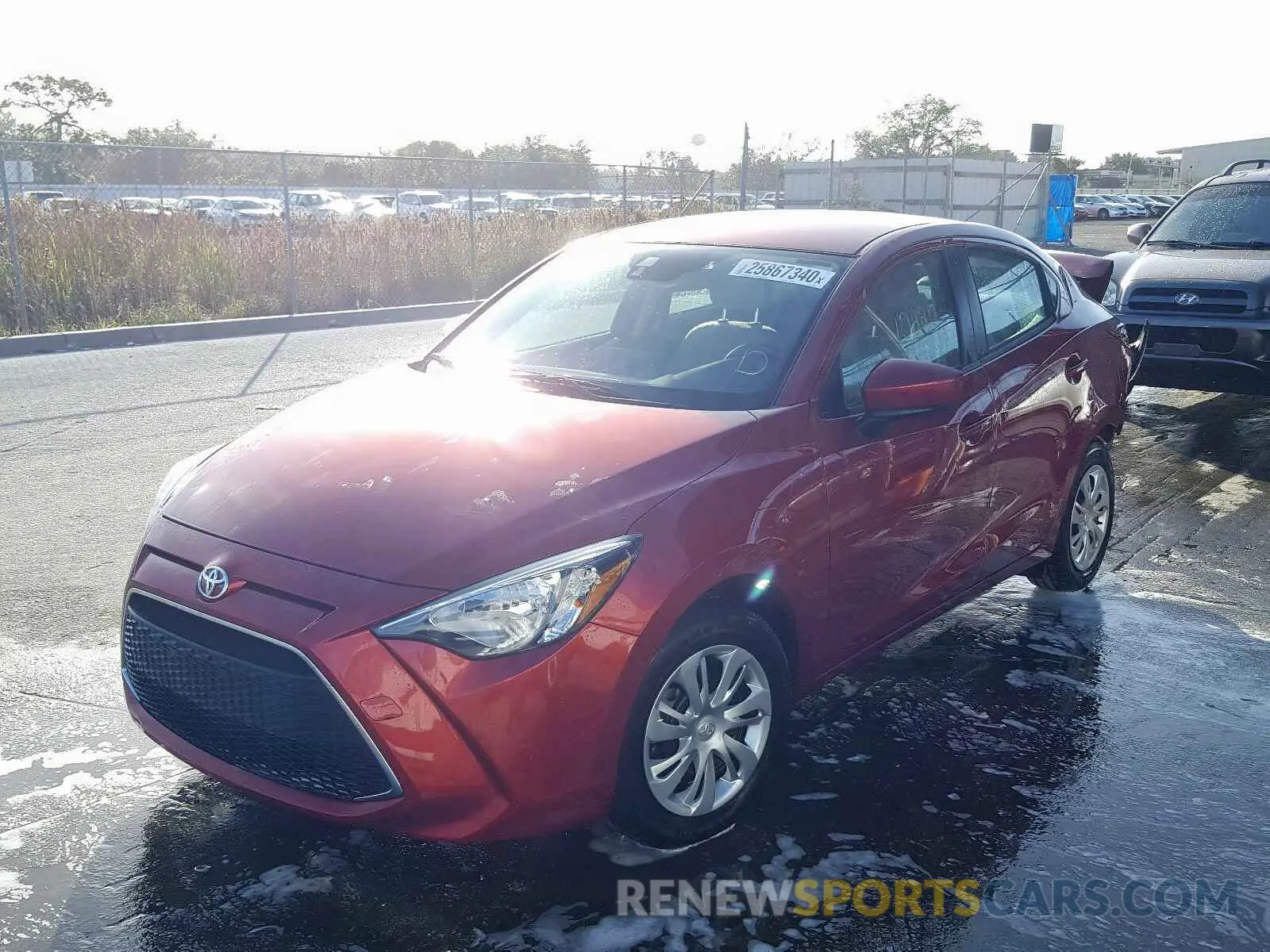 2 fotografías del automóvil dañado 3MYDLBYV8KY527539 TOYOTA YARIS 2019