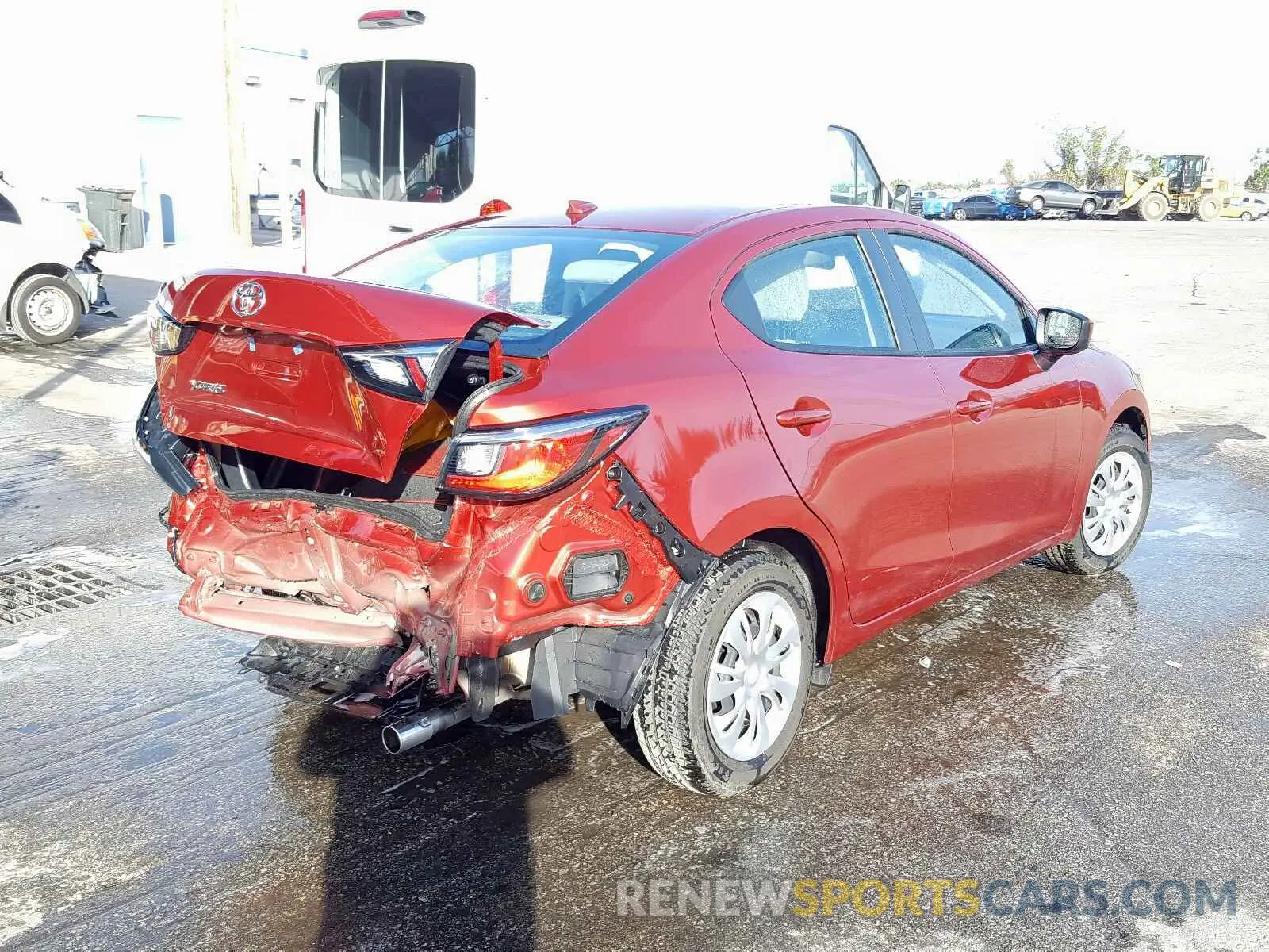 4 fotografías del automóvil dañado 3MYDLBYV8KY527539 TOYOTA YARIS 2019
