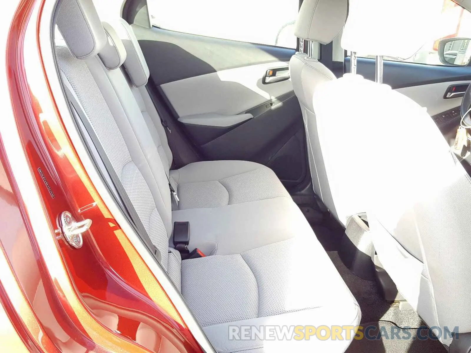 6 fotografías del automóvil dañado 3MYDLBYV8KY527539 TOYOTA YARIS 2019