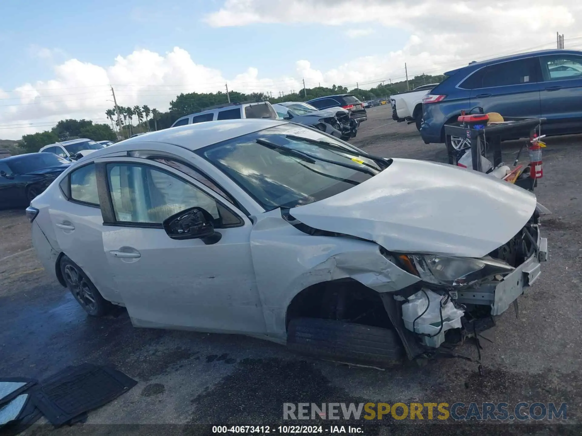 14 fotografías del automóvil dañado 3MYDLBYV8KY527931 TOYOTA YARIS 2019
