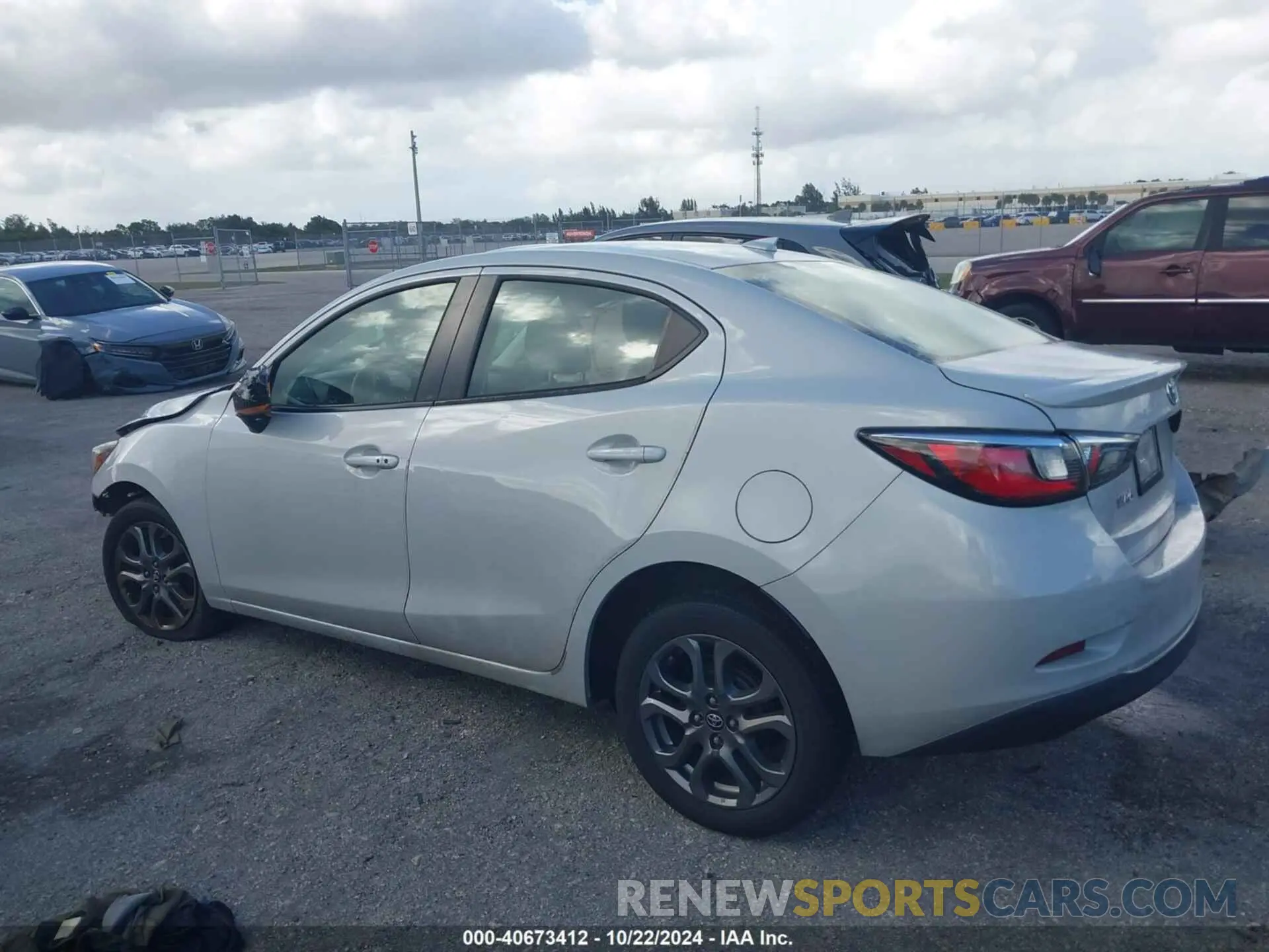 15 fotografías del automóvil dañado 3MYDLBYV8KY527931 TOYOTA YARIS 2019
