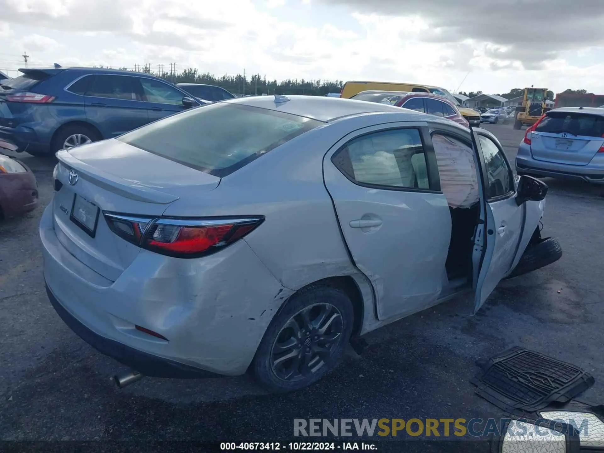 4 fotografías del automóvil dañado 3MYDLBYV8KY527931 TOYOTA YARIS 2019