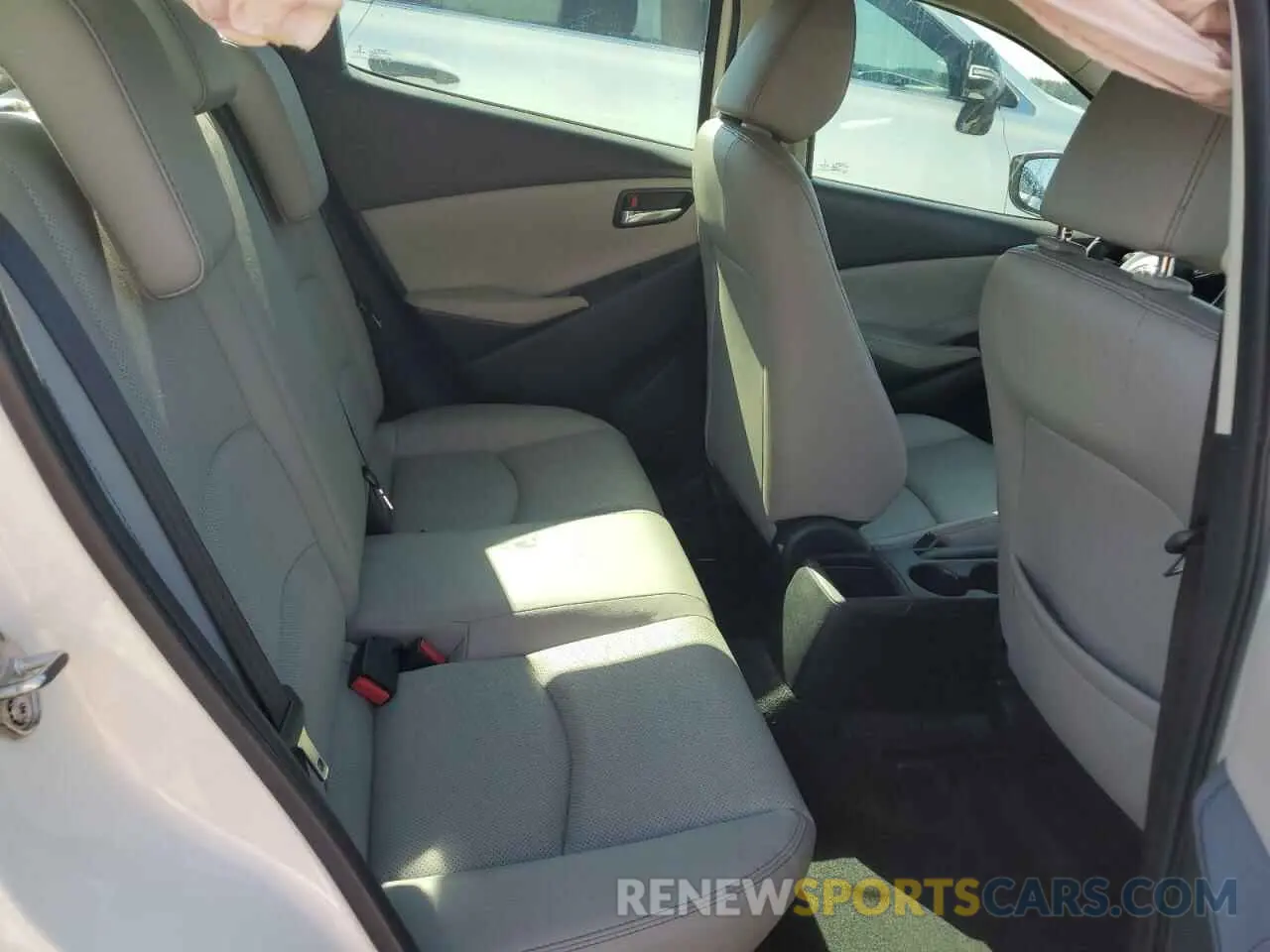 10 fotografías del automóvil dañado 3MYDLBYV9KY504237 TOYOTA YARIS 2019