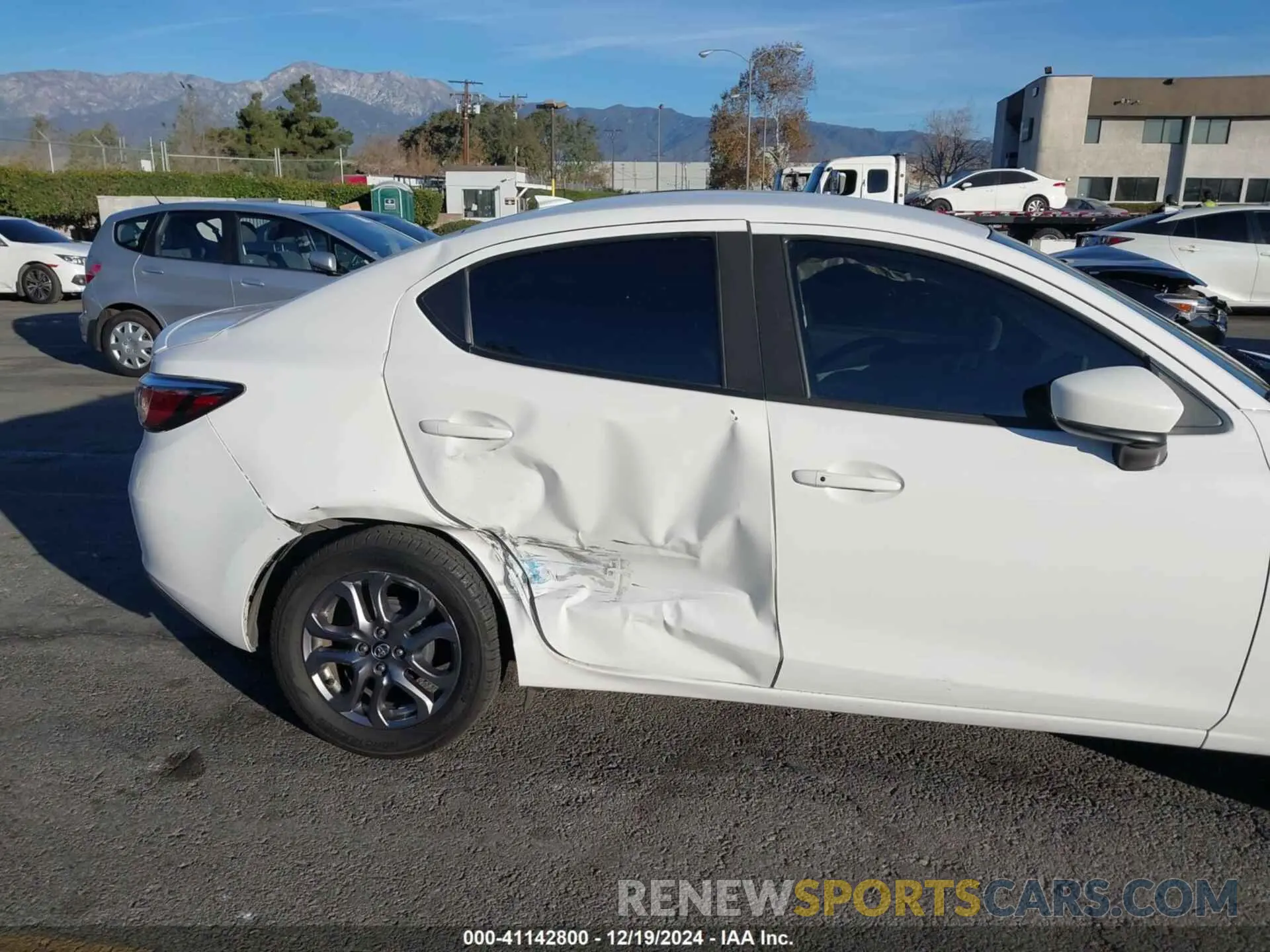 6 fotografías del automóvil dañado 3MYDLBYV9KY504402 TOYOTA YARIS 2019