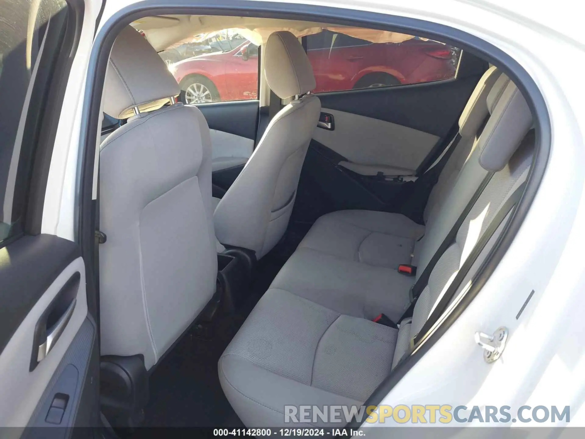 8 fotografías del automóvil dañado 3MYDLBYV9KY504402 TOYOTA YARIS 2019