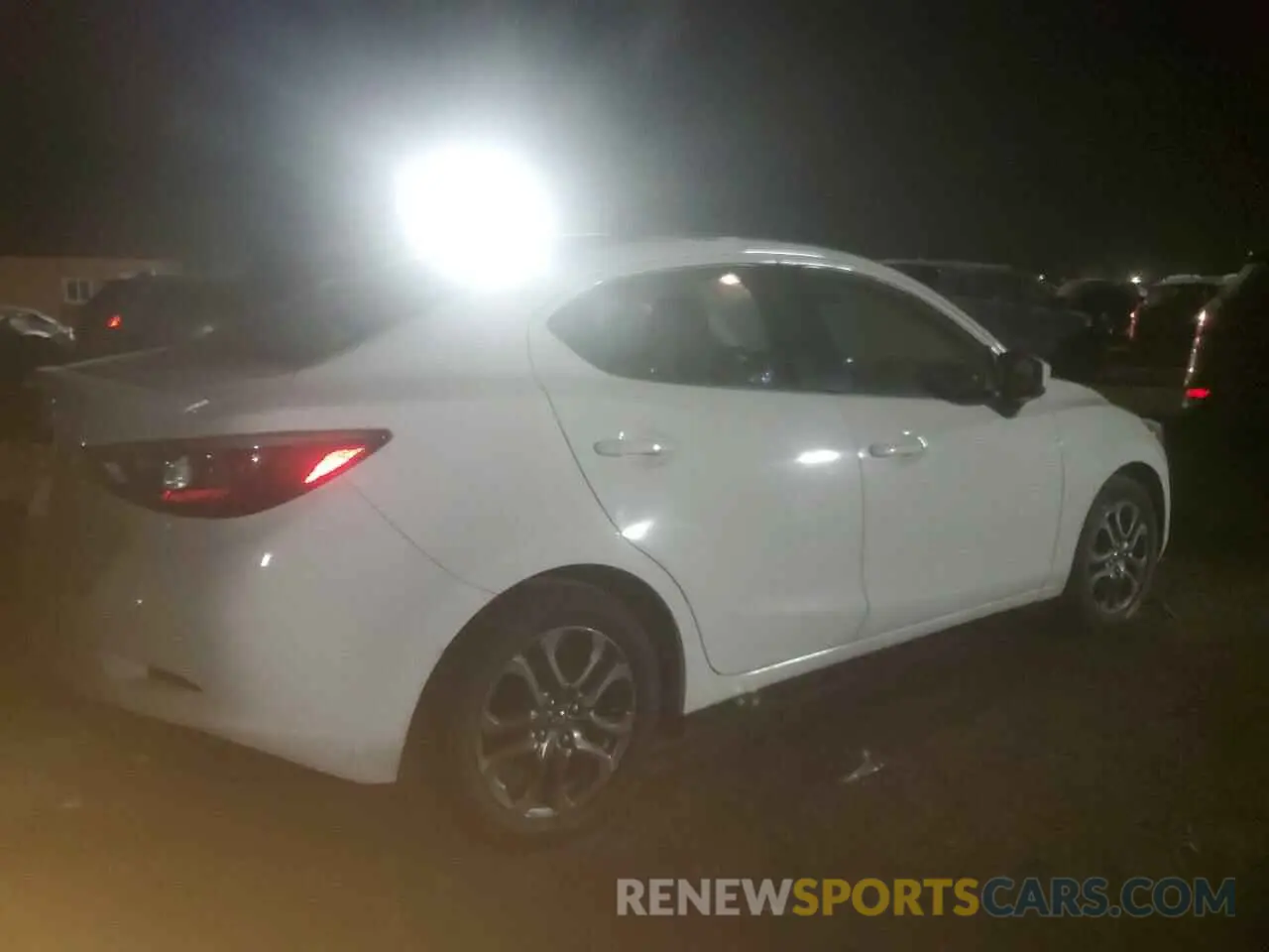 3 fotografías del automóvil dañado 3MYDLBYV9KY506683 TOYOTA YARIS 2019