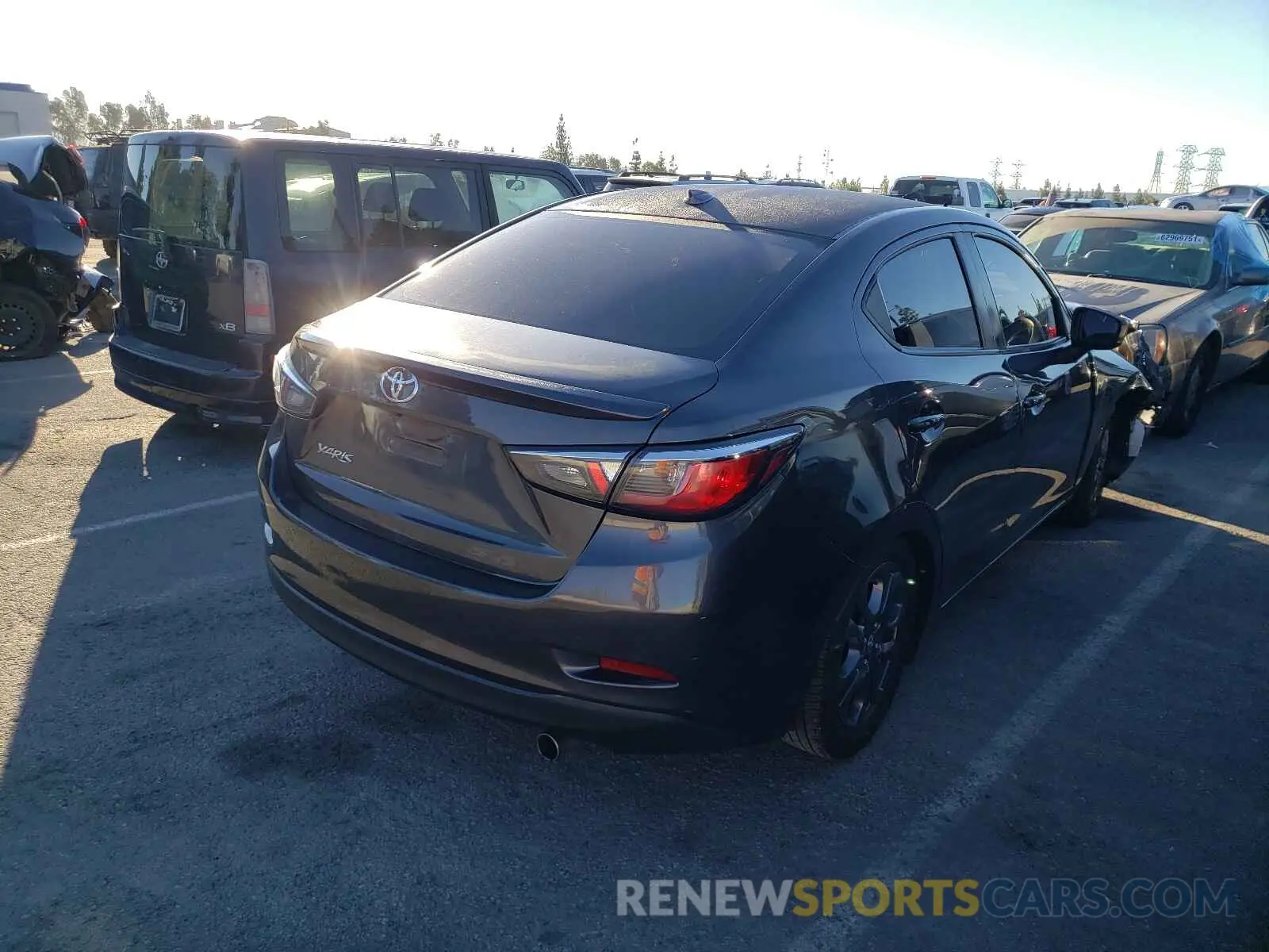 4 fotografías del automóvil dañado 3MYDLBYV9KY507106 TOYOTA YARIS 2019