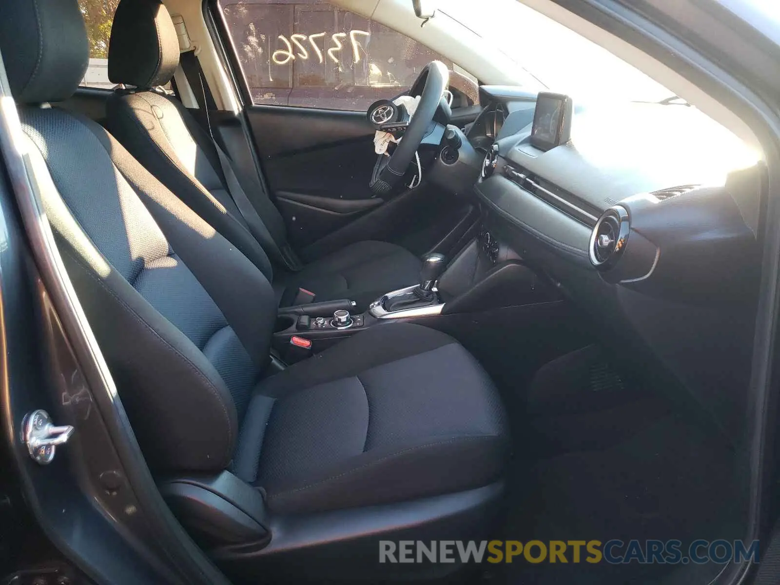 5 fotografías del automóvil dañado 3MYDLBYV9KY507106 TOYOTA YARIS 2019