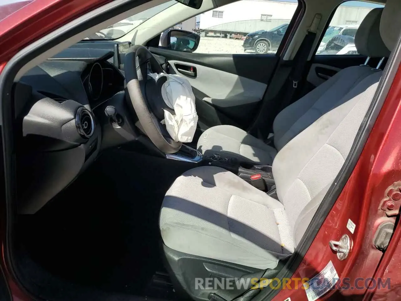 7 fotografías del automóvil dañado 3MYDLBYV9KY507252 TOYOTA YARIS 2019