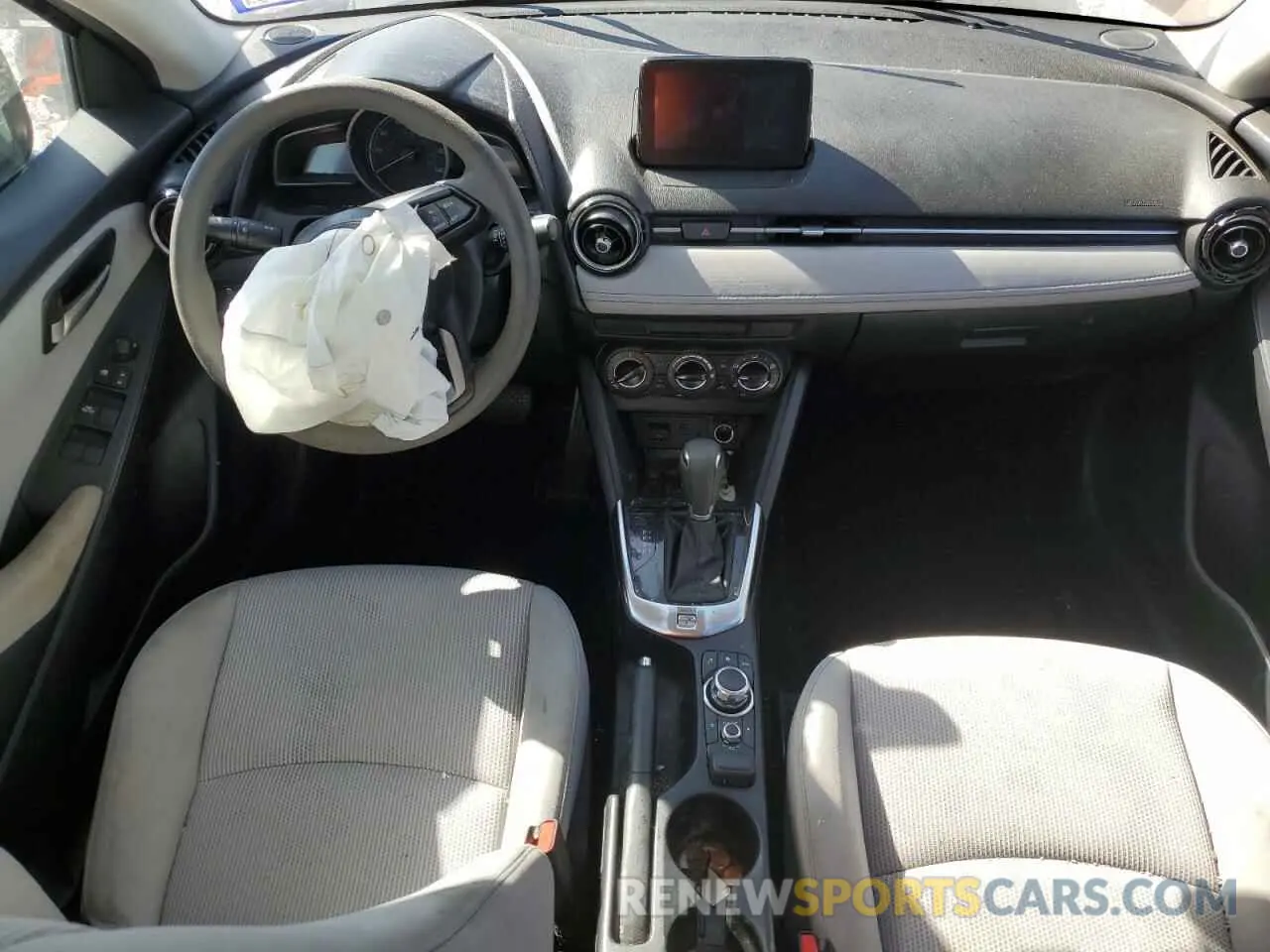 8 fotografías del automóvil dañado 3MYDLBYV9KY507252 TOYOTA YARIS 2019
