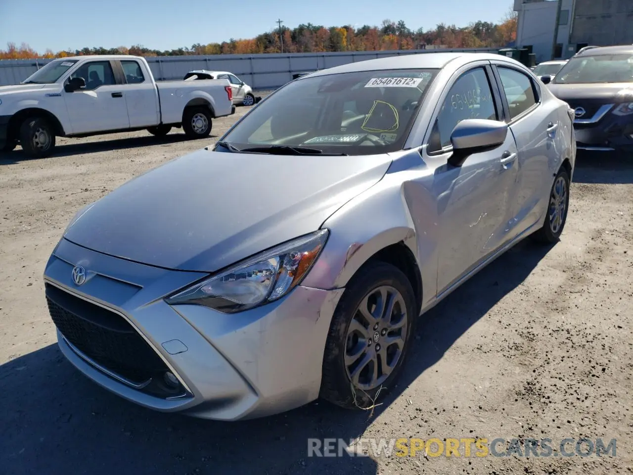 2 fotografías del automóvil dañado 3MYDLBYV9KY510460 TOYOTA YARIS 2019