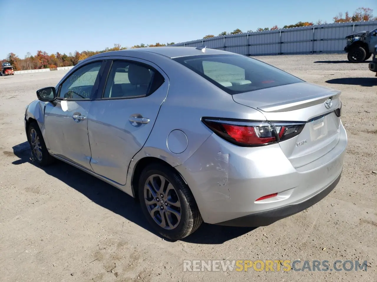 3 fotografías del automóvil dañado 3MYDLBYV9KY510460 TOYOTA YARIS 2019
