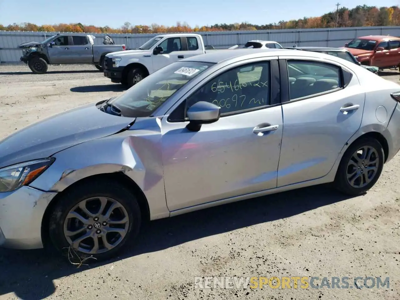 9 fotografías del automóvil dañado 3MYDLBYV9KY510460 TOYOTA YARIS 2019