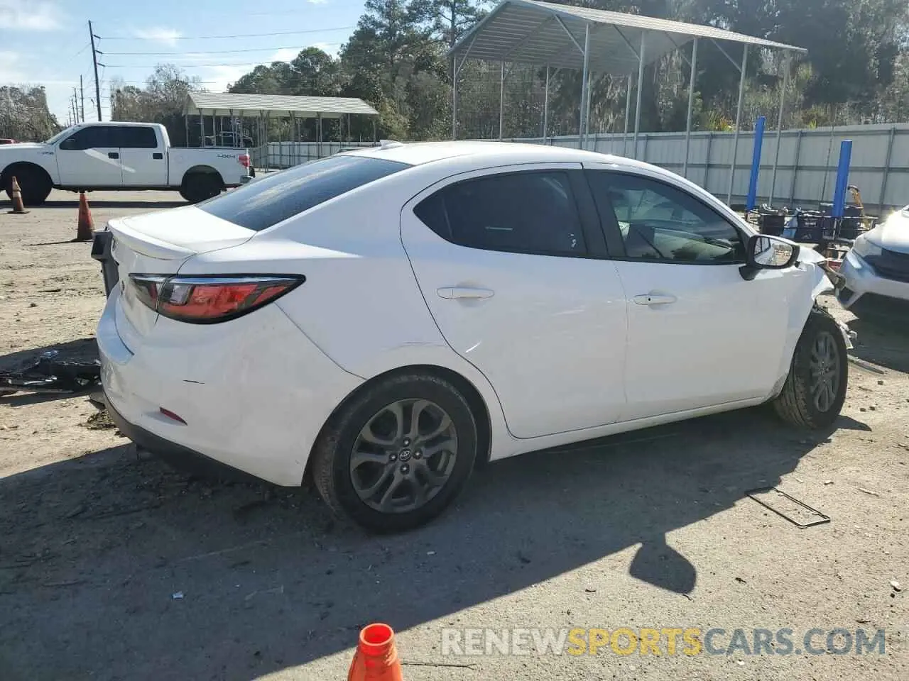 3 fotografías del automóvil dañado 3MYDLBYV9KY518042 TOYOTA YARIS 2019