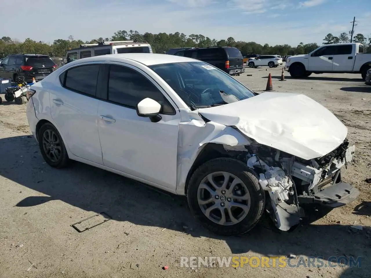 4 fotografías del automóvil dañado 3MYDLBYV9KY518042 TOYOTA YARIS 2019