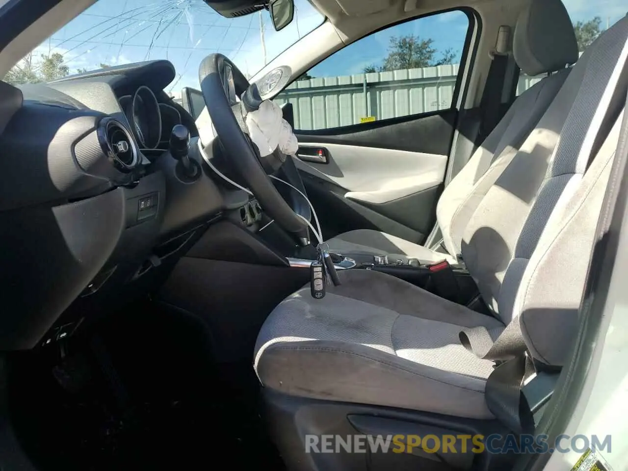 7 fotografías del automóvil dañado 3MYDLBYV9KY518042 TOYOTA YARIS 2019