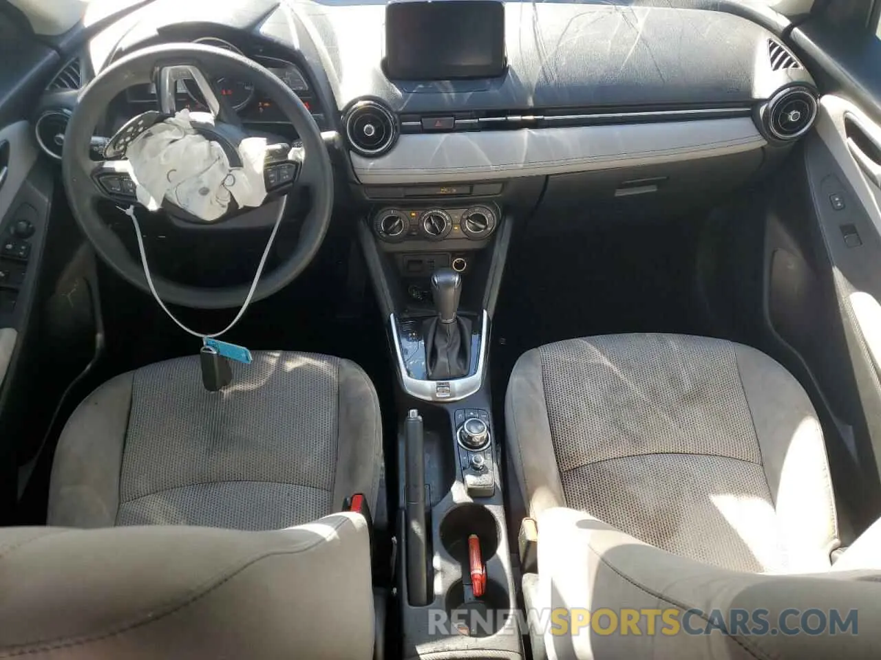 8 fotografías del automóvil dañado 3MYDLBYV9KY518042 TOYOTA YARIS 2019