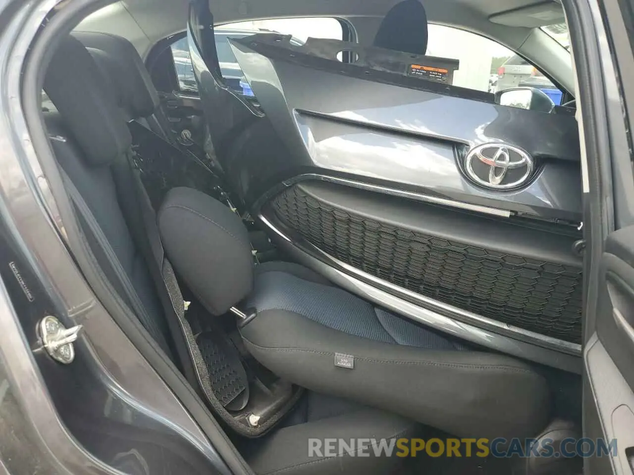 10 fotografías del automóvil dañado 3MYDLBYV9KY520180 TOYOTA YARIS 2019
