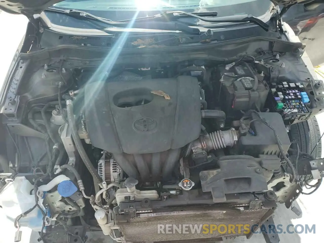 11 fotografías del automóvil dañado 3MYDLBYV9KY520180 TOYOTA YARIS 2019